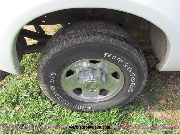 image for item E5658 1999 Ford F250 Super Duty pickup truck