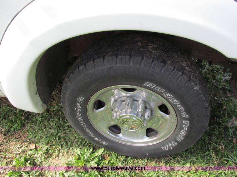 image for item E5658 1999 Ford F250 Super Duty pickup truck