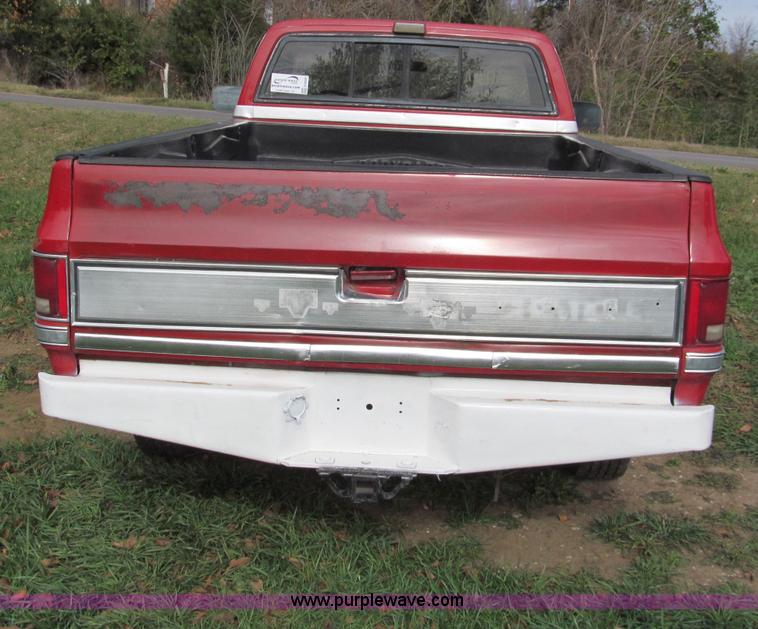 image for item E5659 1986 Chevrolet Silverado C20 pickup truck