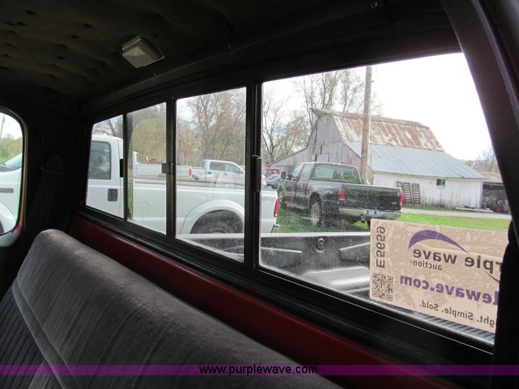 image for item E5659 1986 Chevrolet Silverado C20 pickup truck