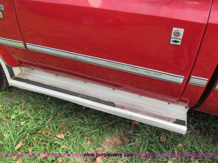 image for item E5659 1986 Chevrolet Silverado C20 pickup truck