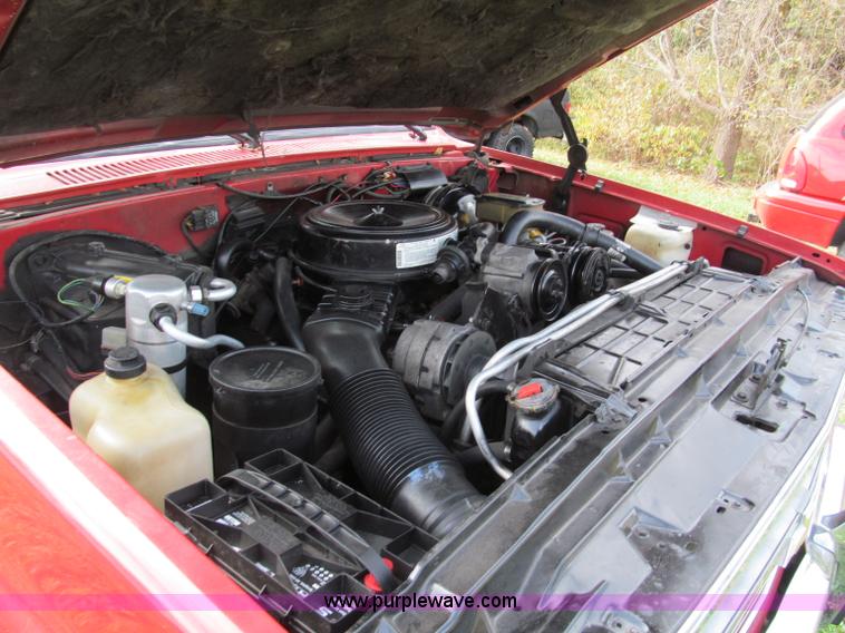 image for item E5659 1986 Chevrolet Silverado C20 pickup truck