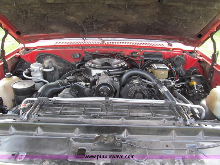 image for item E5659 1986 Chevrolet Silverado C20 pickup truck