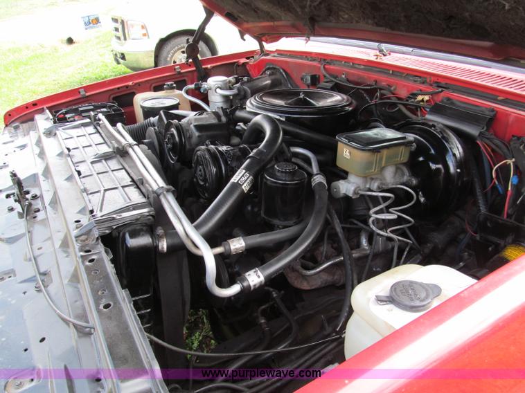 image for item E5659 1986 Chevrolet Silverado C20 pickup truck