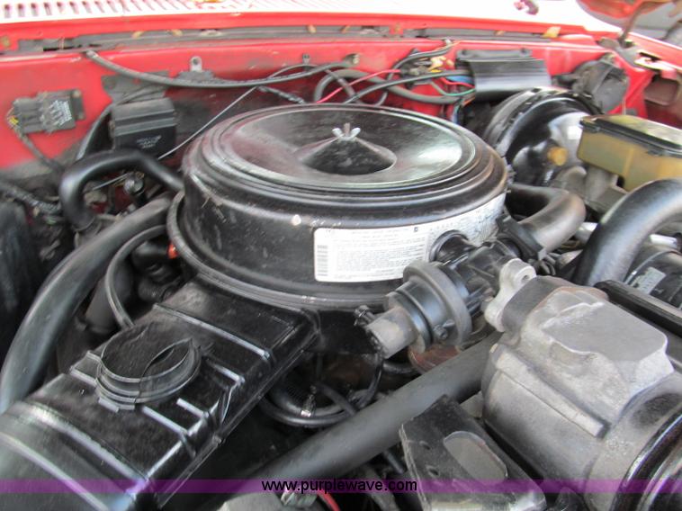 image for item E5659 1986 Chevrolet Silverado C20 pickup truck