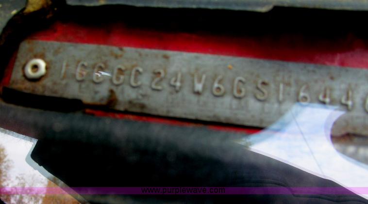 image for item E5659 1986 Chevrolet Silverado C20 pickup truck