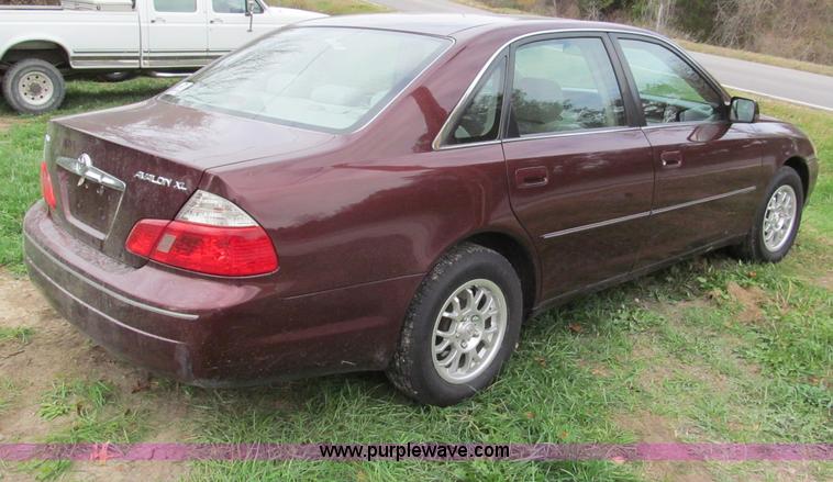 image for item E5661 2004 Toyota Avalon XL