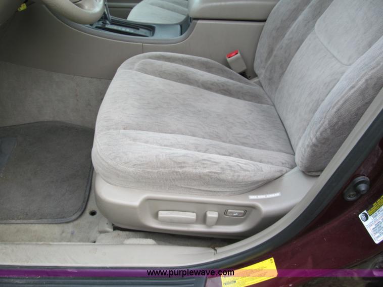 image for item E5661 2004 Toyota Avalon XL