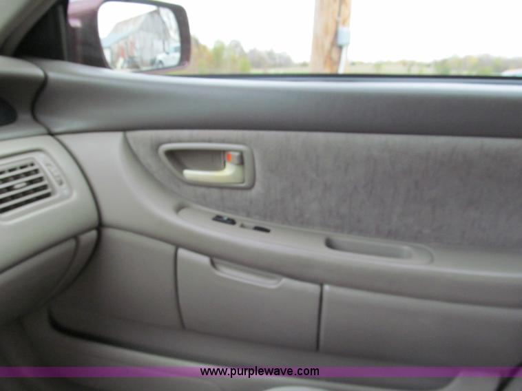 image for item E5661 2004 Toyota Avalon XL