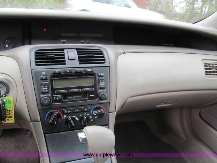 image for item E5661 2004 Toyota Avalon XL