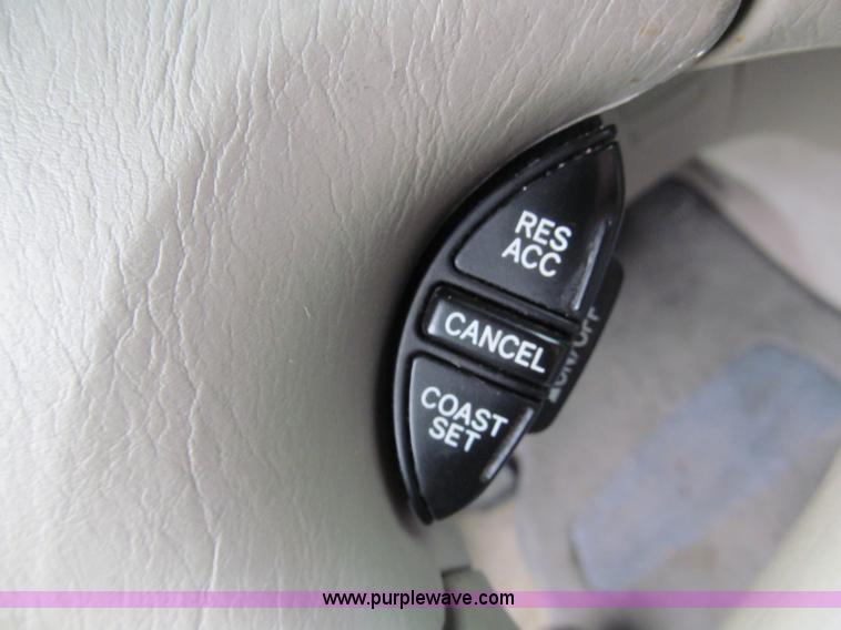 image for item E5661 2004 Toyota Avalon XL