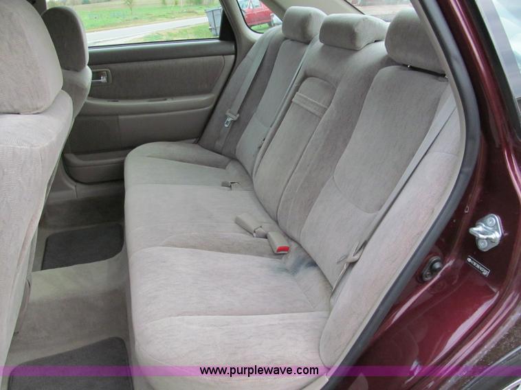 image for item E5661 2004 Toyota Avalon XL