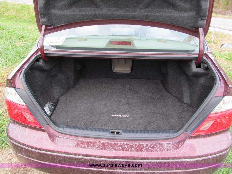 image for item E5661 2004 Toyota Avalon XL