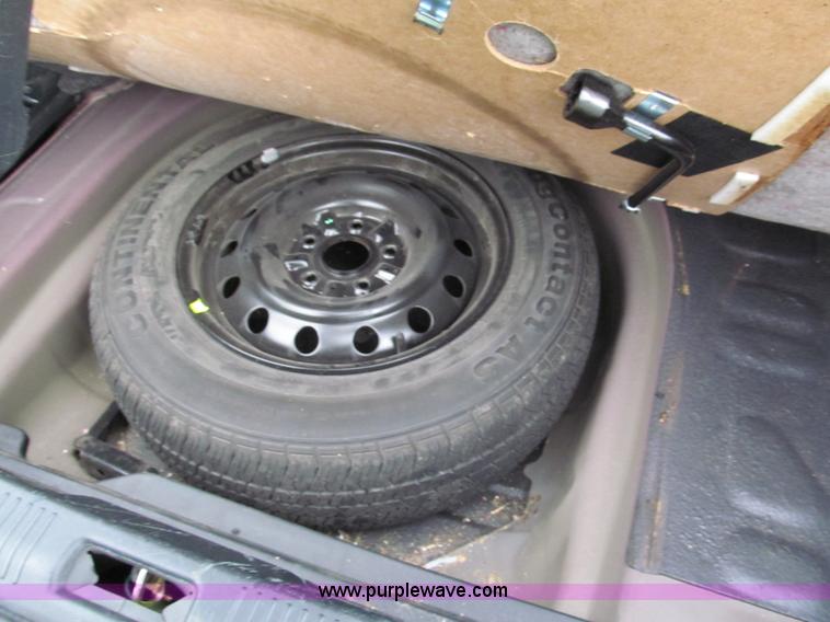 image for item E5661 2004 Toyota Avalon XL