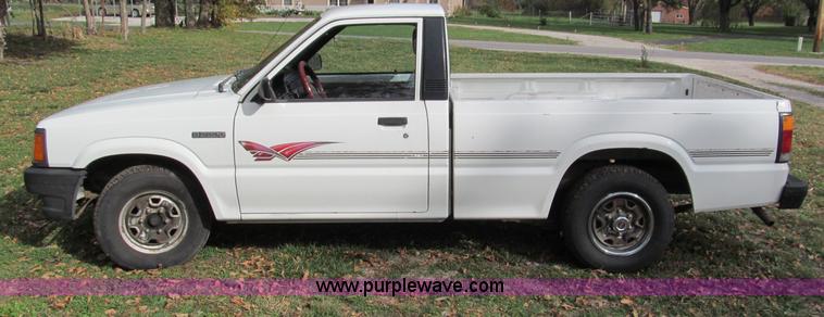 image for item E5664 1993 Mazda B2200 pickup truck