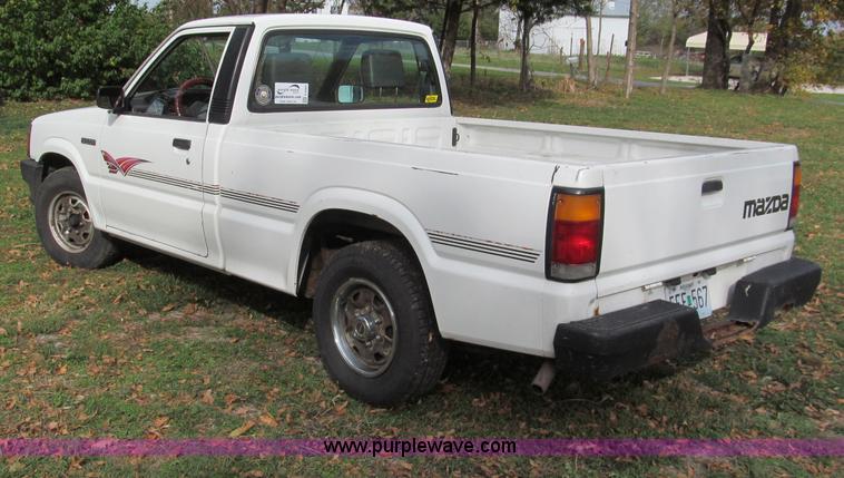 image for item E5664 1993 Mazda B2200 pickup truck
