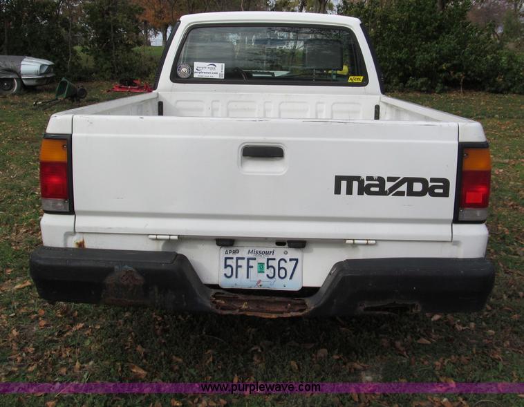 image for item E5664 1993 Mazda B2200 pickup truck