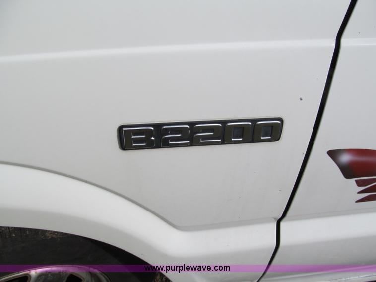 image for item E5664 1993 Mazda B2200 pickup truck