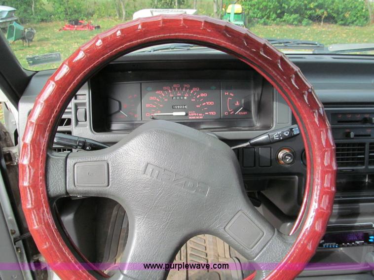 image for item E5664 1993 Mazda B2200 pickup truck