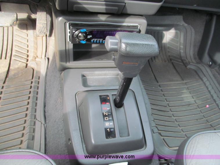 image for item E5664 1993 Mazda B2200 pickup truck