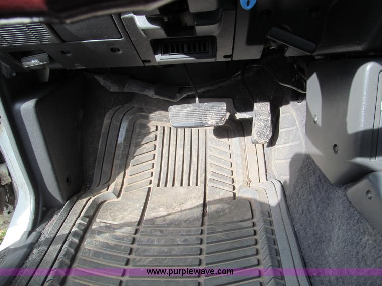 image for item E5664 1993 Mazda B2200 pickup truck