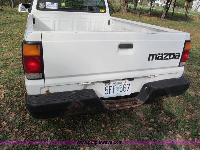 image for item E5664 1993 Mazda B2200 pickup truck