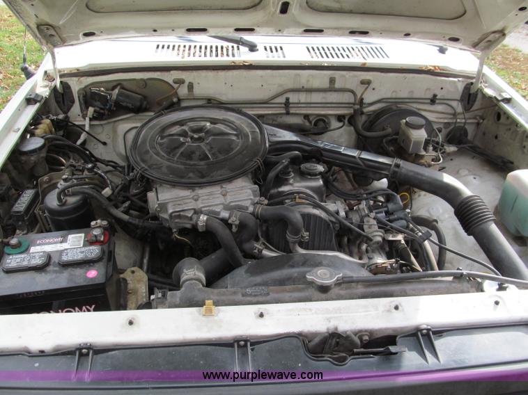 image for item E5664 1993 Mazda B2200 pickup truck