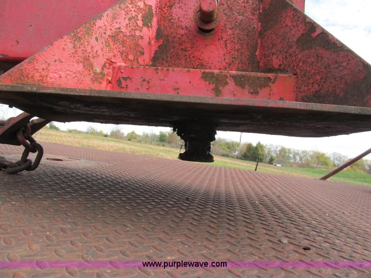 image for item E5666 Semi fifth wheel mounted wrecker unit