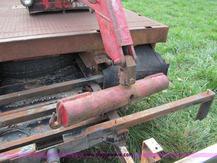 image for item E5666 Semi fifth wheel mounted wrecker unit