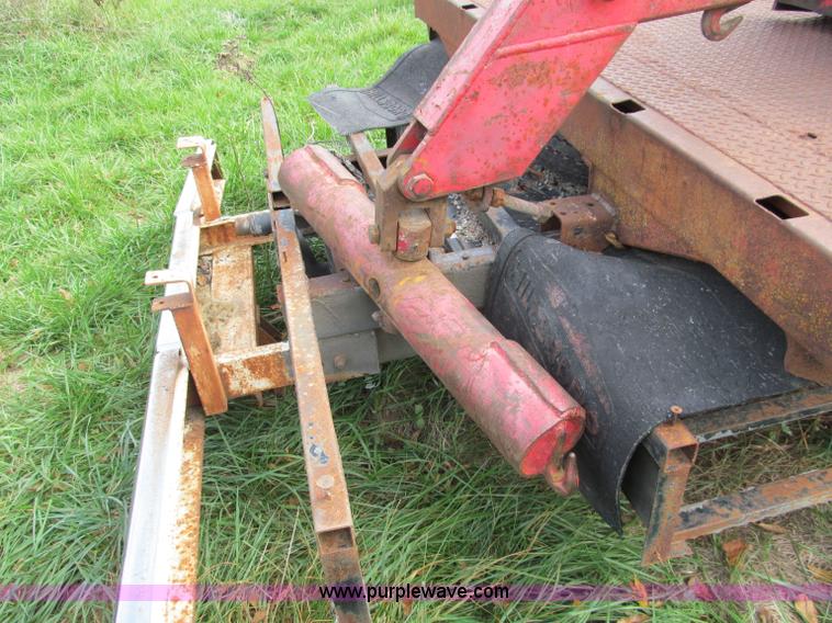 image for item E5666 Semi fifth wheel mounted wrecker unit