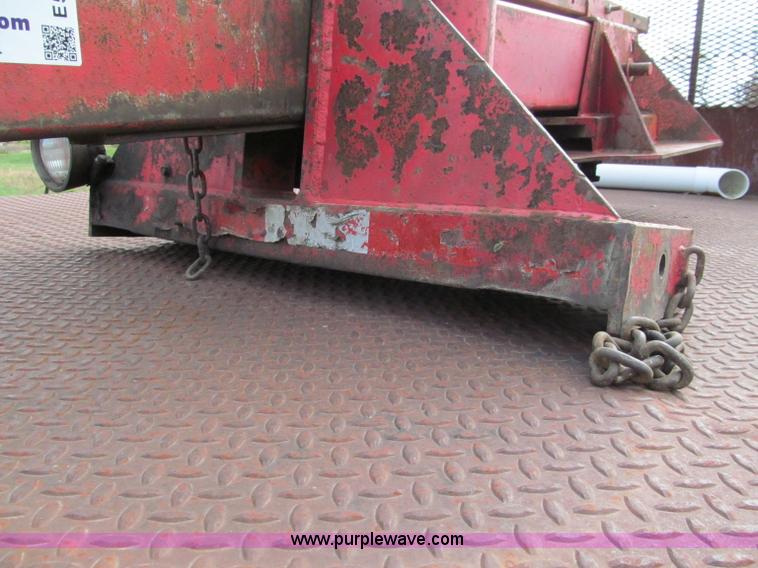 image for item E5666 Semi fifth wheel mounted wrecker unit