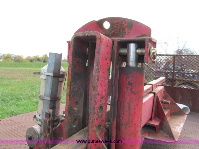 image for item E5666 Semi fifth wheel mounted wrecker unit