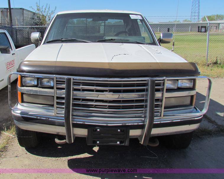 image for item E8103 1989 Chevrolet Silverado 2500 Extended Cab pickup truck