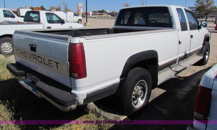 image for item E8103 1989 Chevrolet Silverado 2500 Extended Cab pickup truck