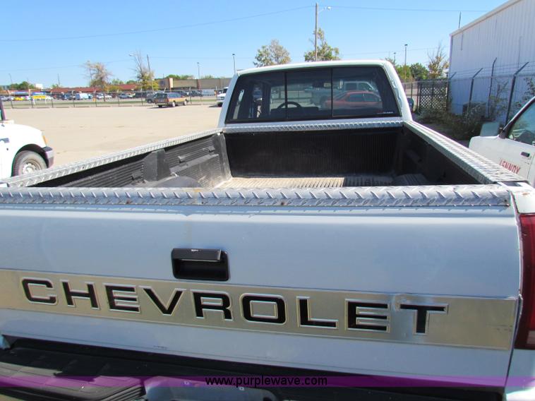 image for item E8103 1989 Chevrolet Silverado 2500 Extended Cab pickup truck