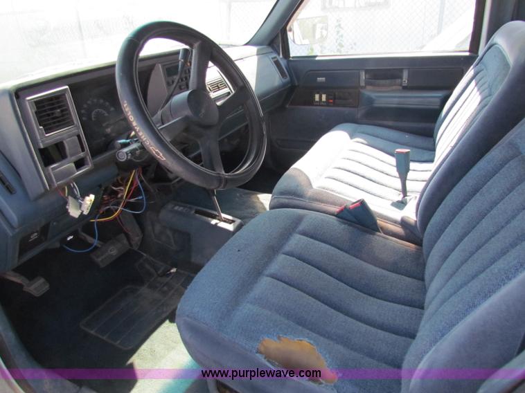 image for item E8103 1989 Chevrolet Silverado 2500 Extended Cab pickup truck