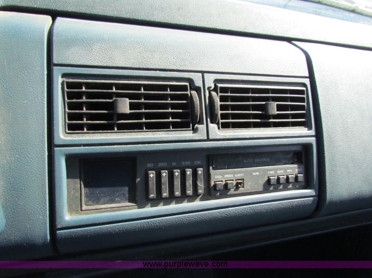 image for item E8103 1989 Chevrolet Silverado 2500 Extended Cab pickup truck