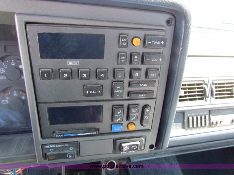 image for item E8103 1989 Chevrolet Silverado 2500 Extended Cab pickup truck