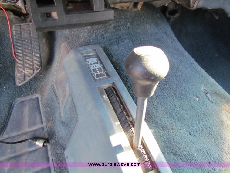 image for item E8103 1989 Chevrolet Silverado 2500 Extended Cab pickup truck