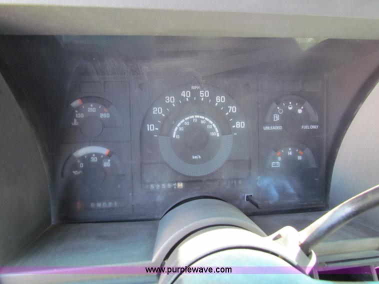 image for item E8103 1989 Chevrolet Silverado 2500 Extended Cab pickup truck