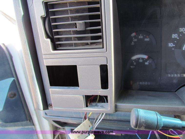 image for item E8103 1989 Chevrolet Silverado 2500 Extended Cab pickup truck