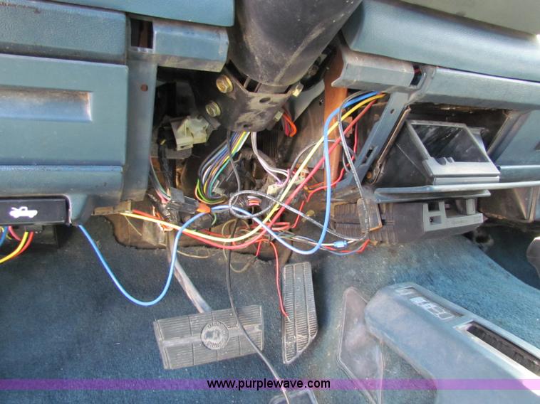 image for item E8103 1989 Chevrolet Silverado 2500 Extended Cab pickup truck