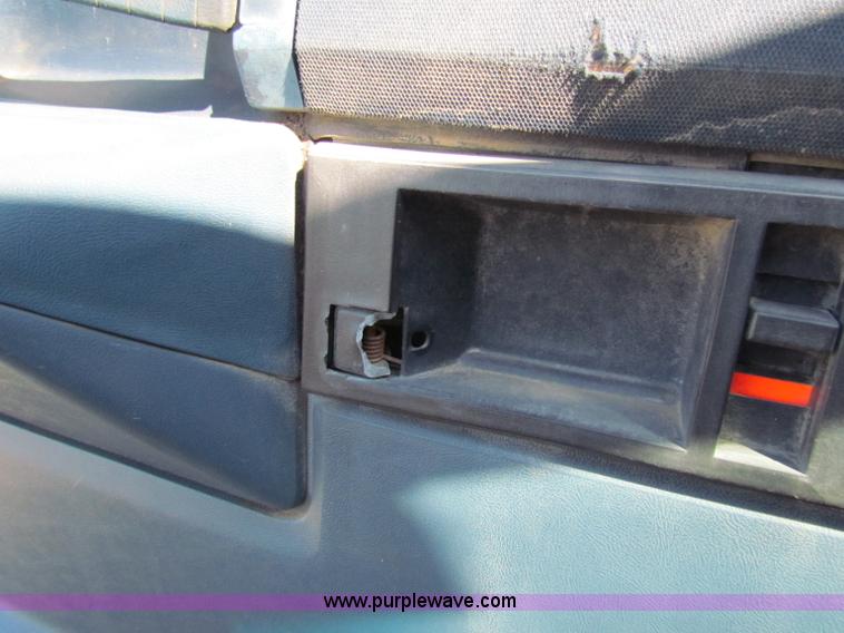 image for item E8103 1989 Chevrolet Silverado 2500 Extended Cab pickup truck