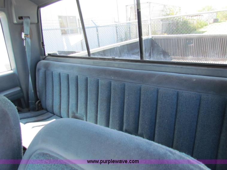 image for item E8103 1989 Chevrolet Silverado 2500 Extended Cab pickup truck