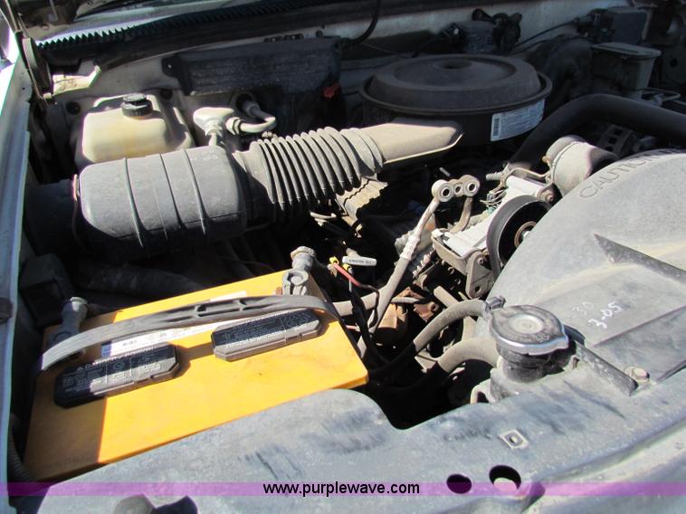 image for item E8103 1989 Chevrolet Silverado 2500 Extended Cab pickup truck