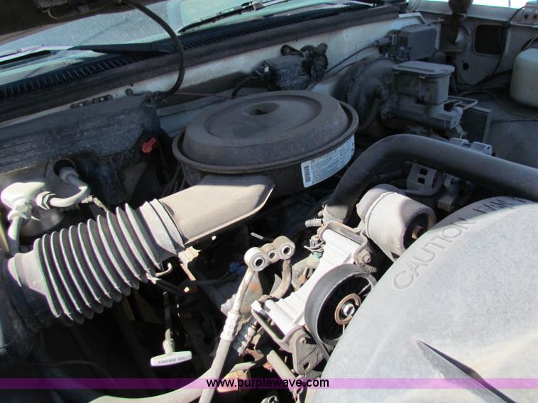 image for item E8103 1989 Chevrolet Silverado 2500 Extended Cab pickup truck