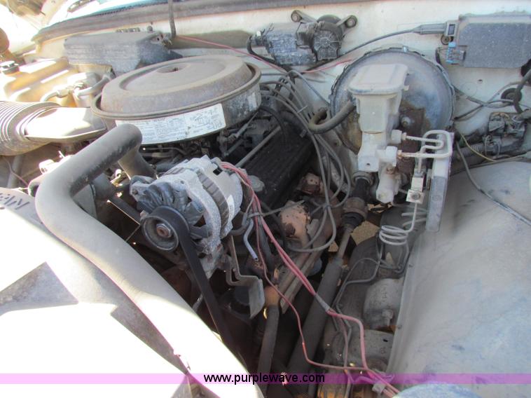 image for item E8103 1989 Chevrolet Silverado 2500 Extended Cab pickup truck