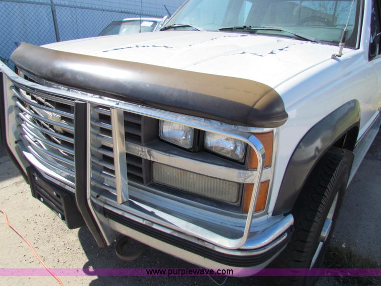 image for item E8103 1989 Chevrolet Silverado 2500 Extended Cab pickup truck