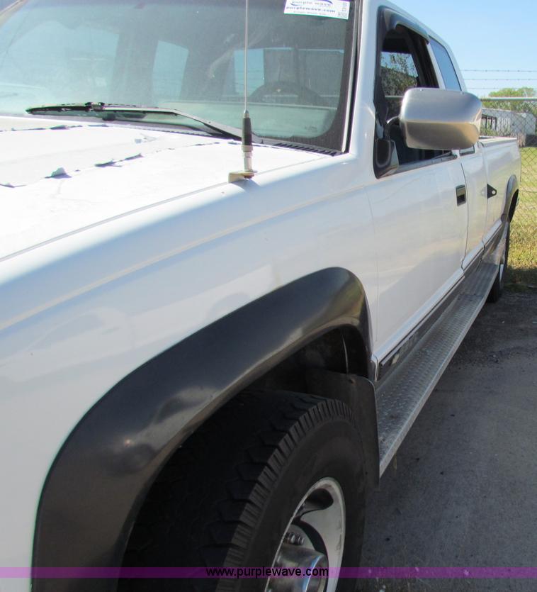 image for item E8103 1989 Chevrolet Silverado 2500 Extended Cab pickup truck