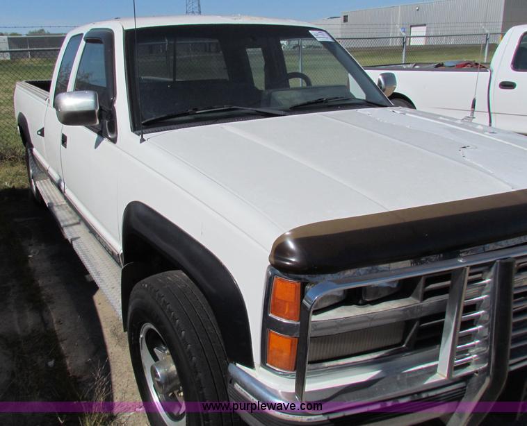 image for item E8103 1989 Chevrolet Silverado 2500 Extended Cab pickup truck